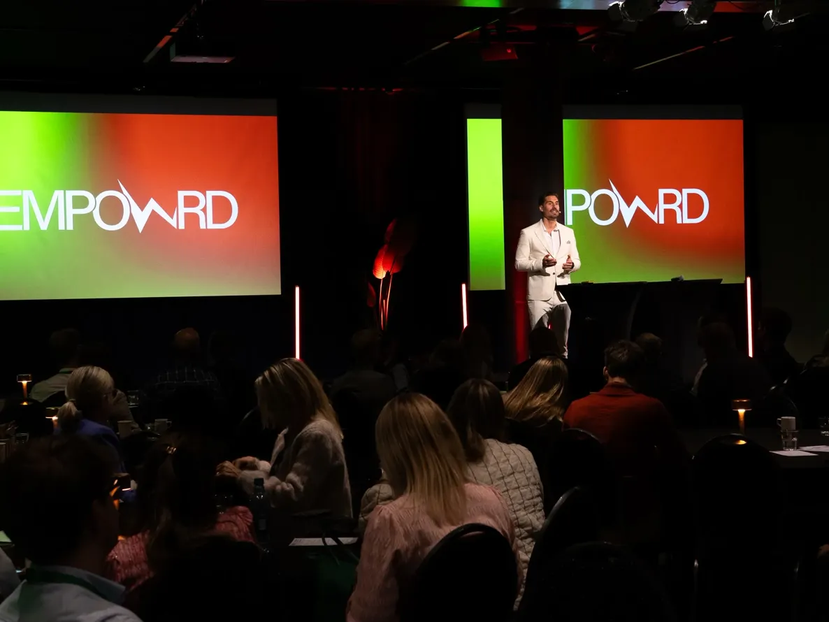 Deltakere som knytter nettverk under Empowrd